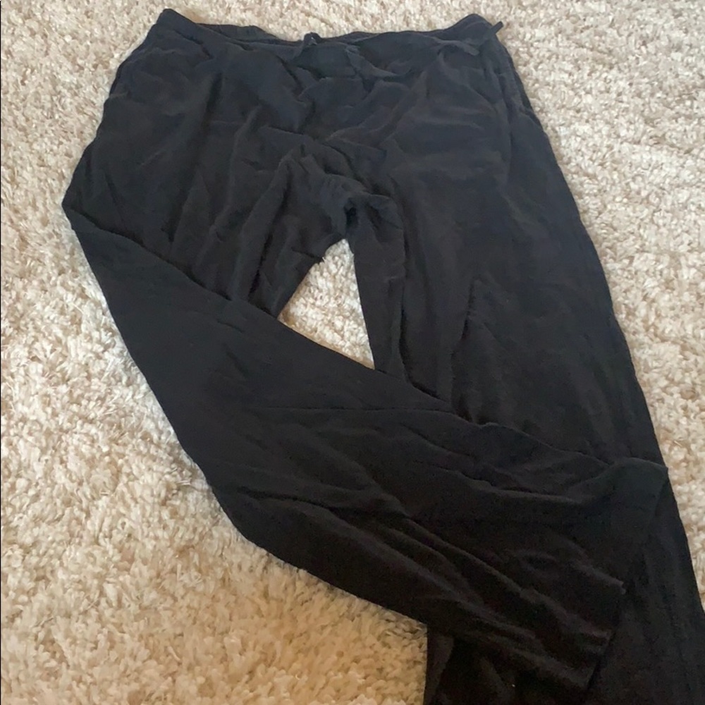 Black yoga pants